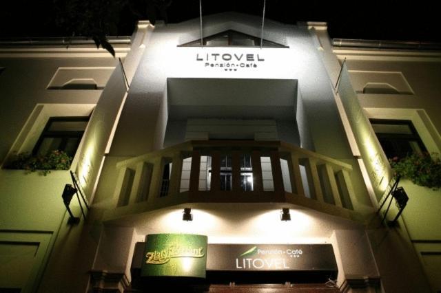 Komárno Hotel Litovel מראה חיצוני תמונה